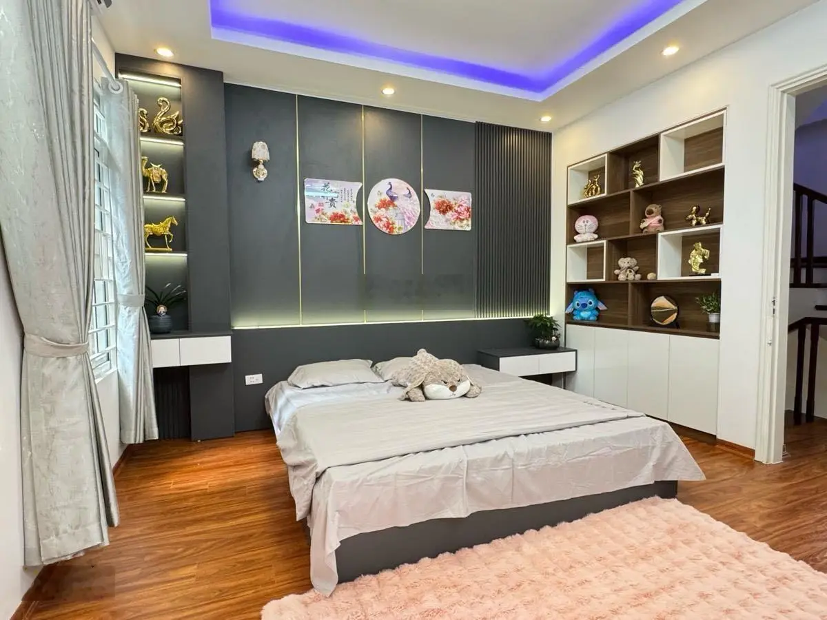 Bán nhà Trần Thái Tông-Cầu Giấy: 35m2x 5 tầng x mt 4.5m. 30m ôtô, sát phố, nhà đẹp ở ngay. Hơn 5 tỷ