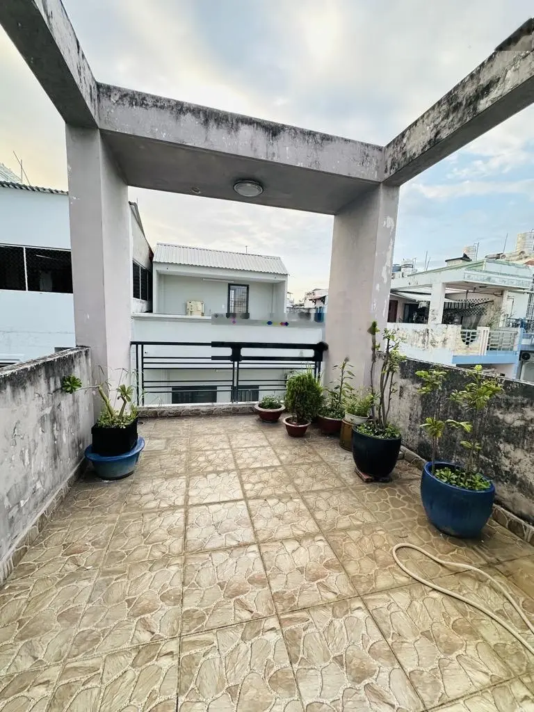 Bán nhà Đoàn Văn Bơ Quận 4 - 4 tầng - 33m2 - 3 tỷ nhỉnh - hẻm 4m thông - tiện kinh doanh