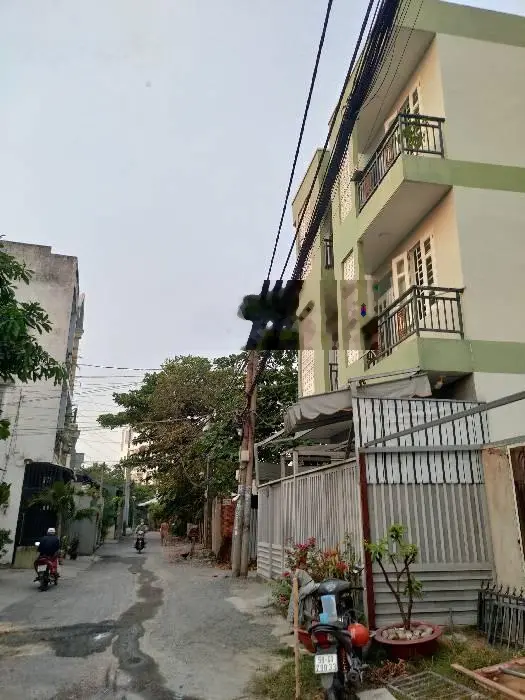 Nhà 2 tầng 1/ đường HUỲNH THỊ HAI, phường TCH, Q12, dt 126,5m2 (4mx31,5m) Hẻm 6m Giá 5,5Tỷ