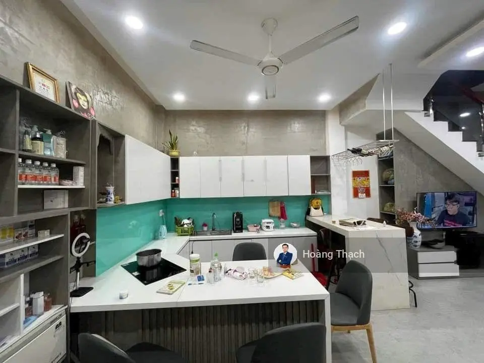 Bán nhà 1 trệt 1 lầu + trên có sân thượng gần chợ Dĩ An 1 đang kinh doanh spa