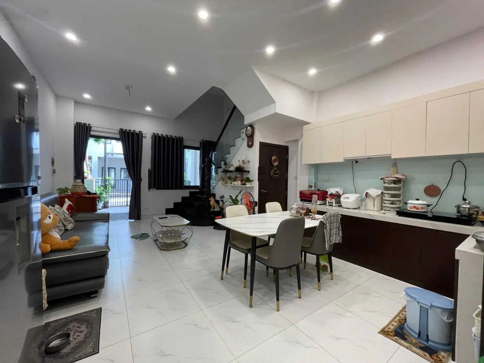 Hàng Hiếm-Bán nhà full nội thất , dọn về ở ngay, giá tốt cuối năm.