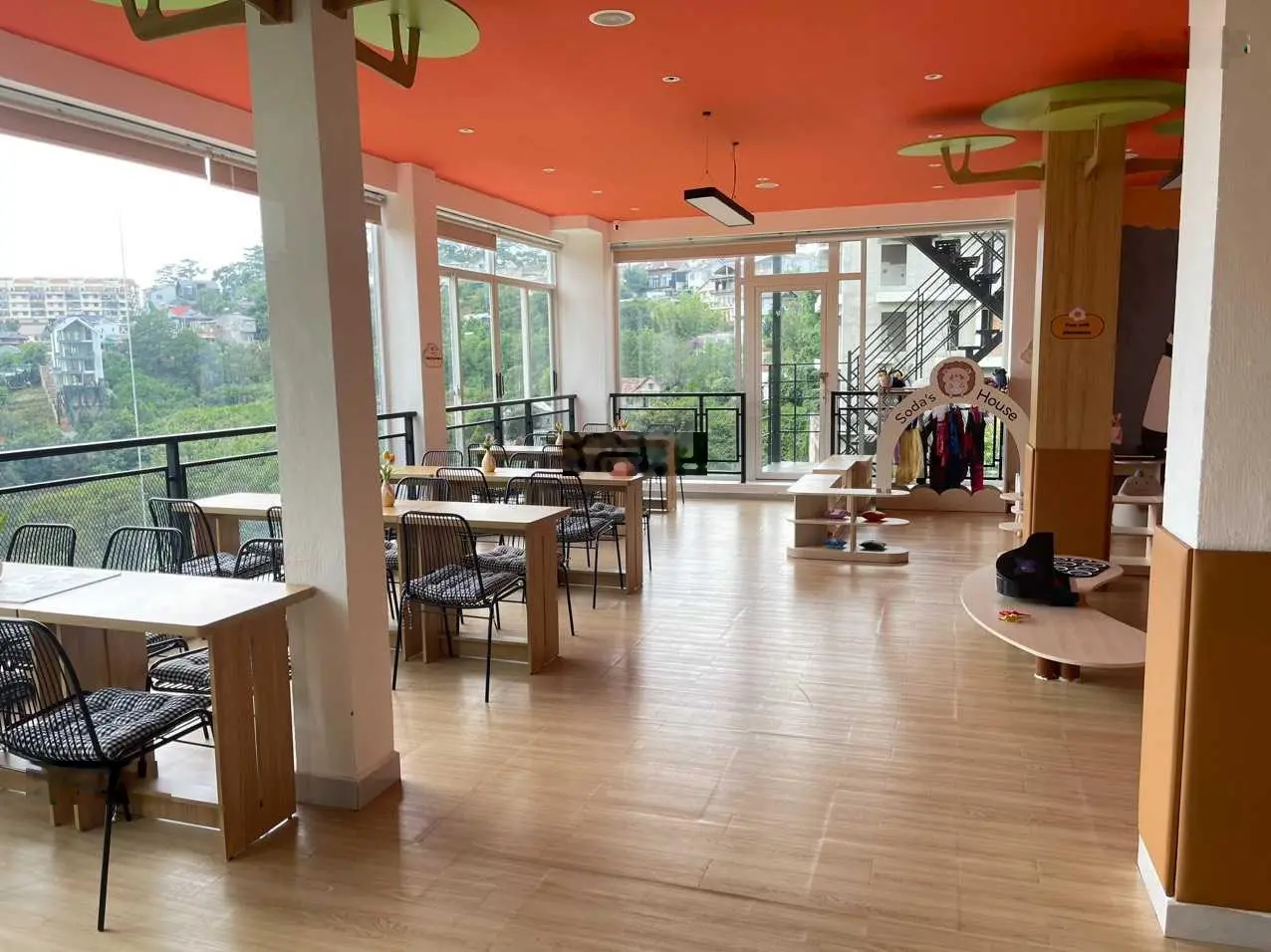 Khu vui chơi cafe 3 tầng view thông P10, Đà Lạt, D.Thu 250 tr/tháng, giá 15.9 tỷ TL mạnh