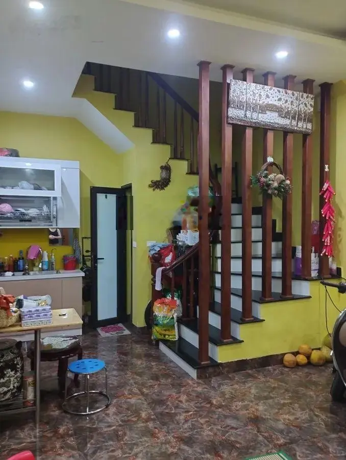 Cần tiền bán gấp nhà 40m2, 6 tầng - trung tâm Ba Đình gía hơn 10 tỷ