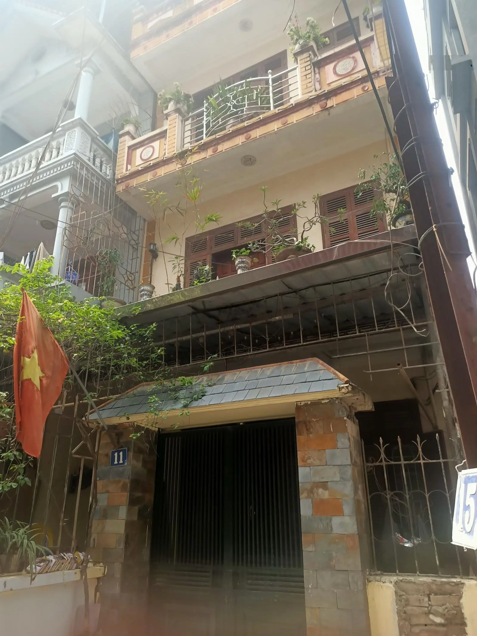 10.5 tỷ - 82m2 xây 4 tầng - Ô tô 7 chỗ vào nhà - Lô góc kinh doanh - giá bán gấp