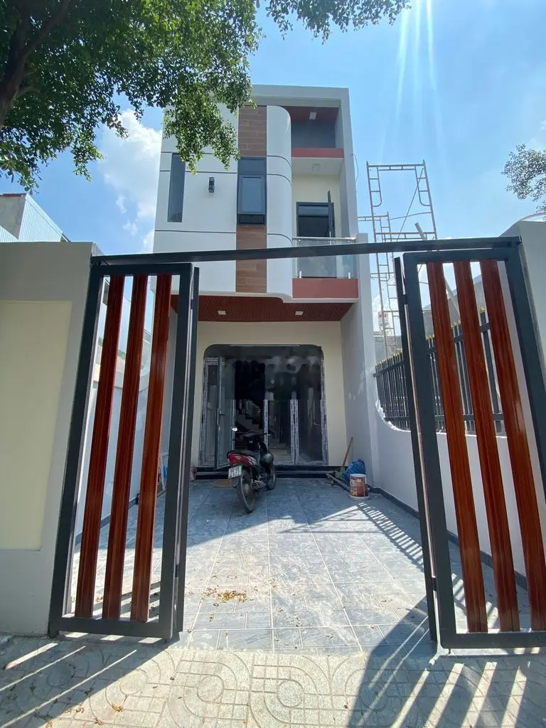 Gấp cần sang nhượng căn nhà gần Văn Miếu Trấn Biên, Lạc Hồng Bửu Long