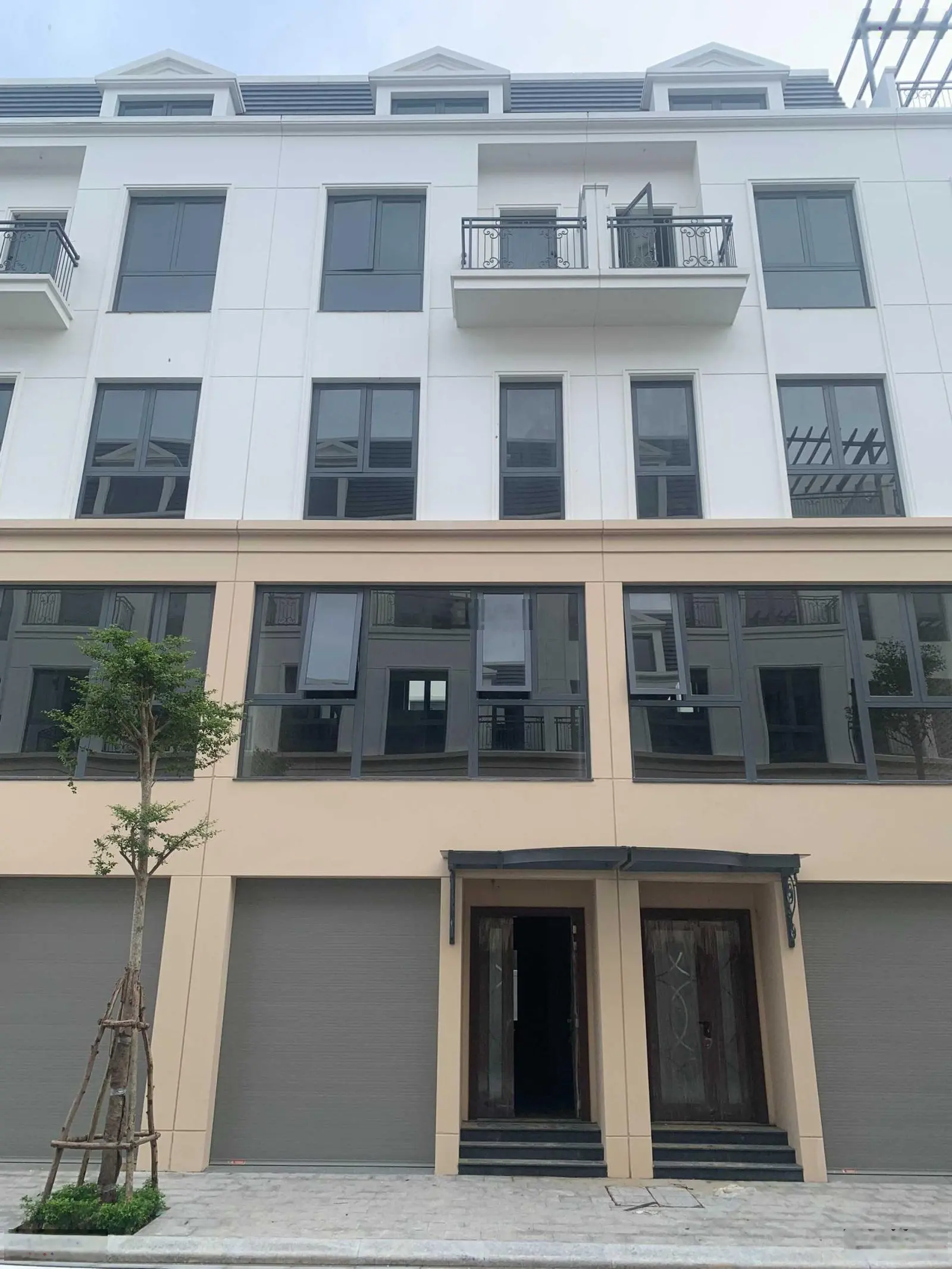 Bán LK5.8 diện tích 80m2 xây 5 tầng giá 4.8 tỷ tại Central Rieverside