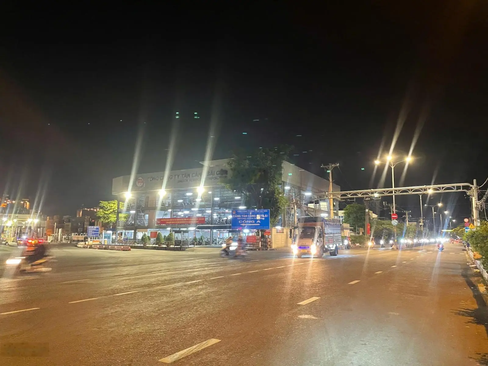Chính chủ bán nhà mặt tiền Nguyễn Thị Định, khu vực sầm uất. Chi tiết 092.897.2222