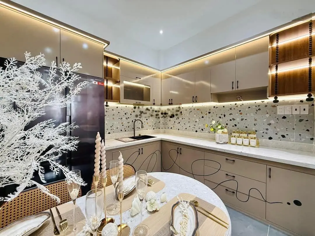 Bán nhà gần Vincom Phan Văn Trị full nội thất một trệt 2 lầu giá 4,99 tỷ TL