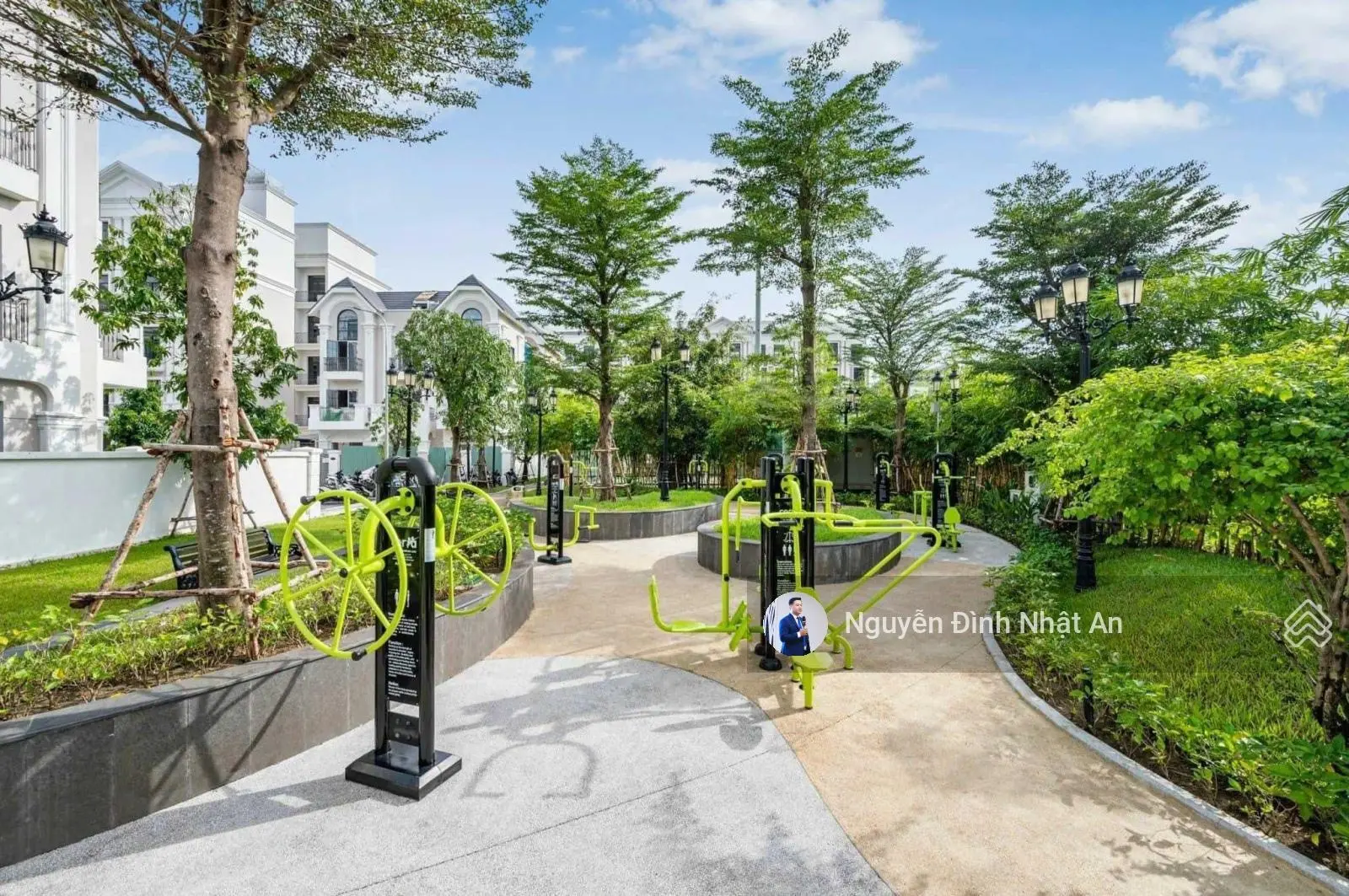 Bán ăn hộ 2PN 59m2 sẵn sổ - Tặng nội thất - giá tốt - view hồ bơi & công viên - Xem nhà 24/7