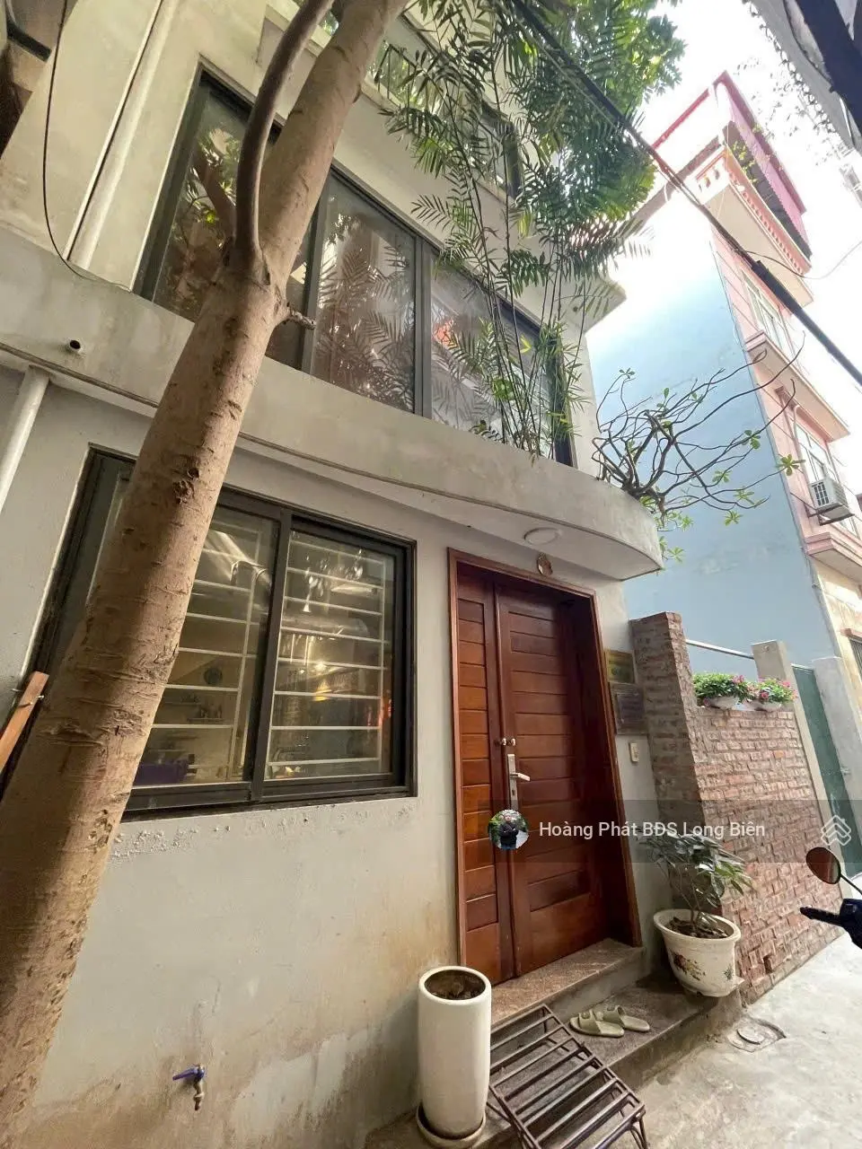 Bán nhà dân xây Tư Đình, Long Biên. Thiết kế 1 0 2. 32m2 x 5T. Giá hơn 5 tỷ. Lh 0965858116
