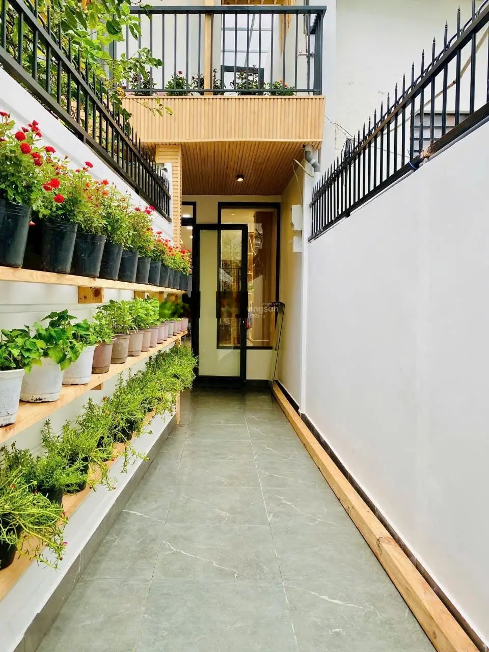 Nhà sáng thoáng đẹp ĐS 21 P8 DT đất CN 92.6m2 đúc 1 lầu 4PN 4WC. Nhà cách MT 30m cách HXH 2 căn