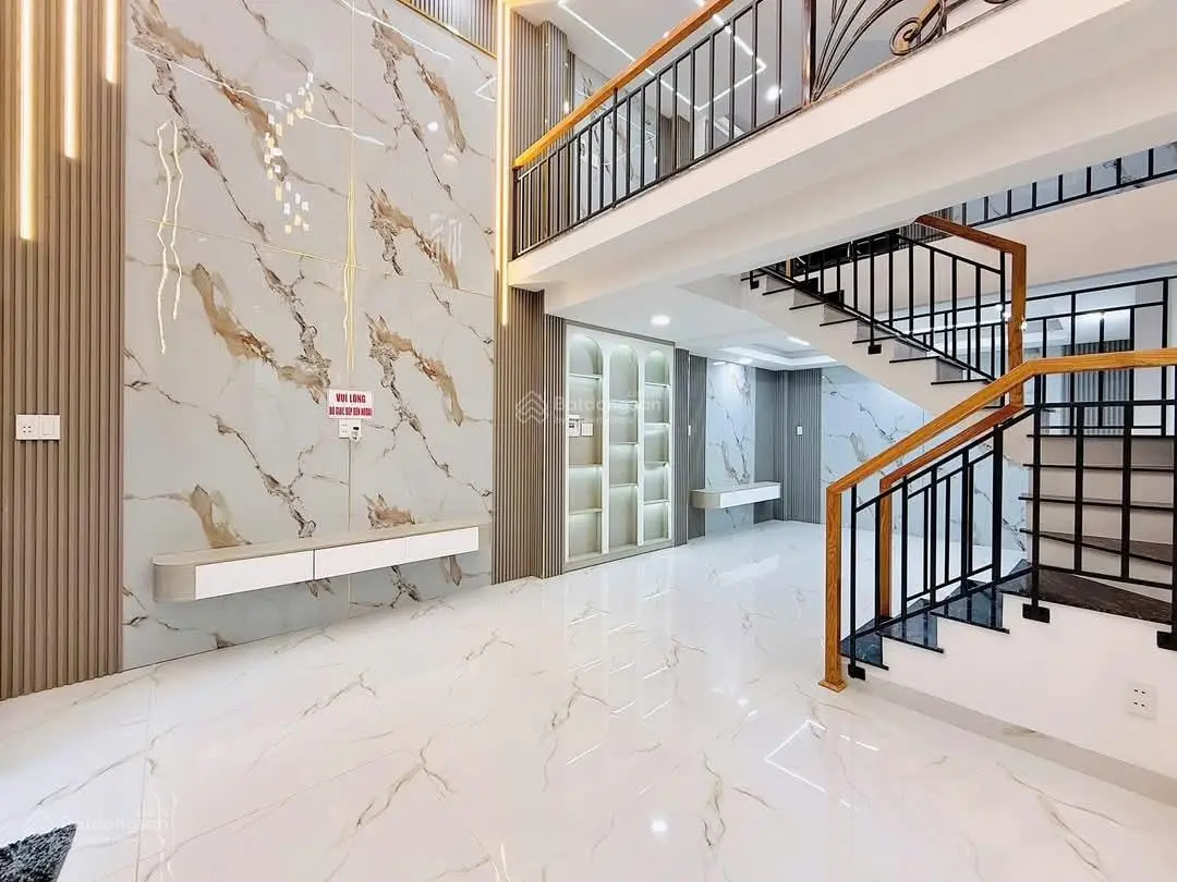 Cần bán gấp nhà đường 3/2, P10, Q10, cách bệnh viện Nhân Dân 300m giá 3tỷ280 DT 82m2, còn HĐ thuê