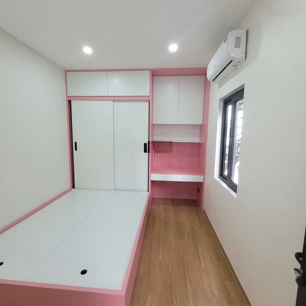 Nhà đẹp như khách sạn 40m 4 tầng 5 ngủ funl đồ giá 5ty96 . lh e 0362088669
