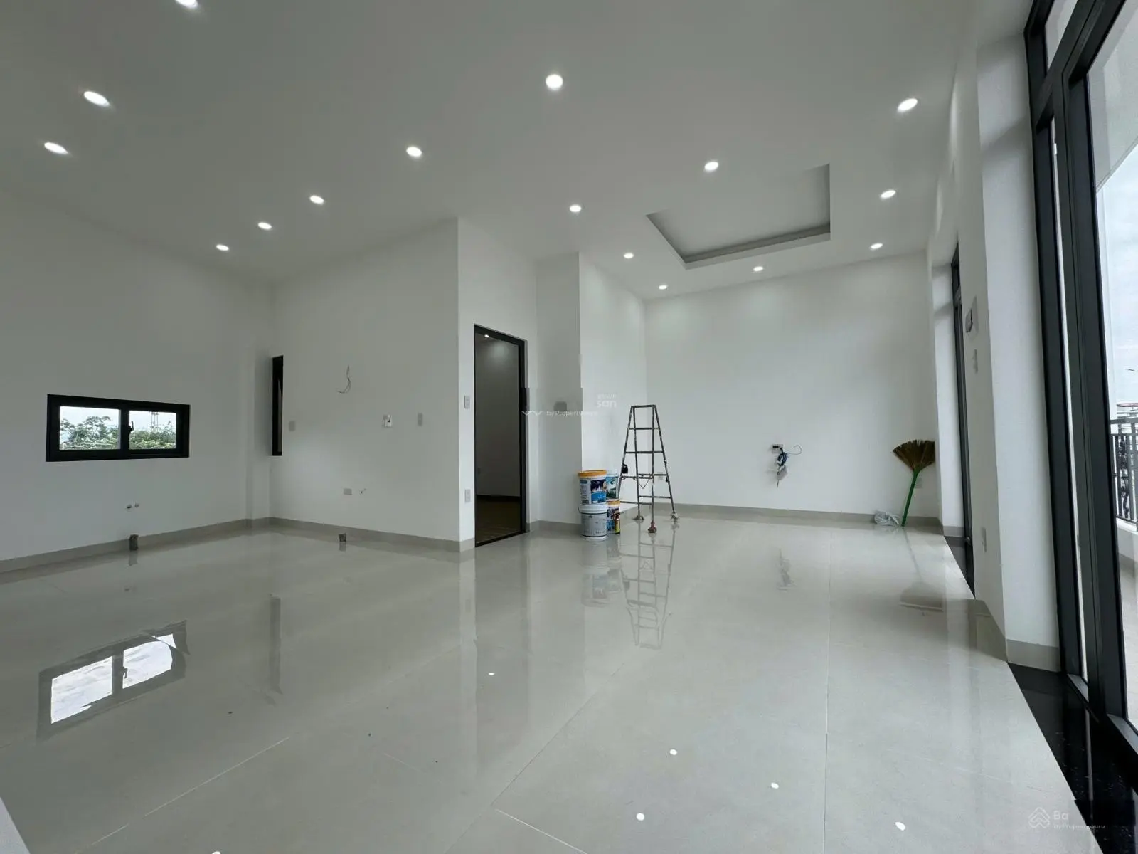 Bán nhà mới 3 tầng mặt tiền đường Hùng Vương (QL1A) thị trấn Diên Khánh, cách cây Dầu Đôi chỉ 300m