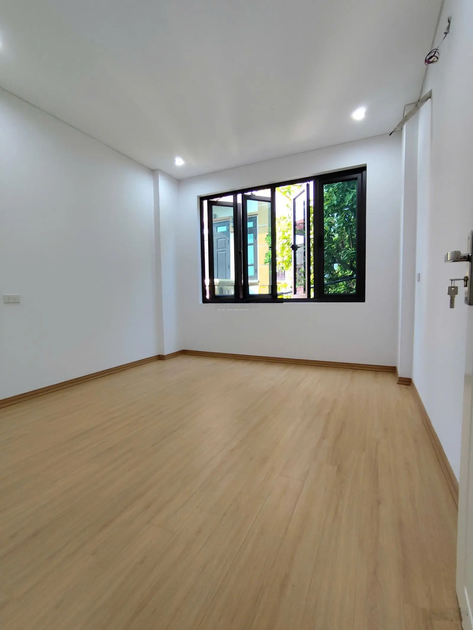 Nhà xây mới độc lập chỉ 300m ra bx Yên Nghĩa giá nhỉnh 4 tỷ 40m2*4t 2 mặt ngõ ở ngay lh 0978 939 ***