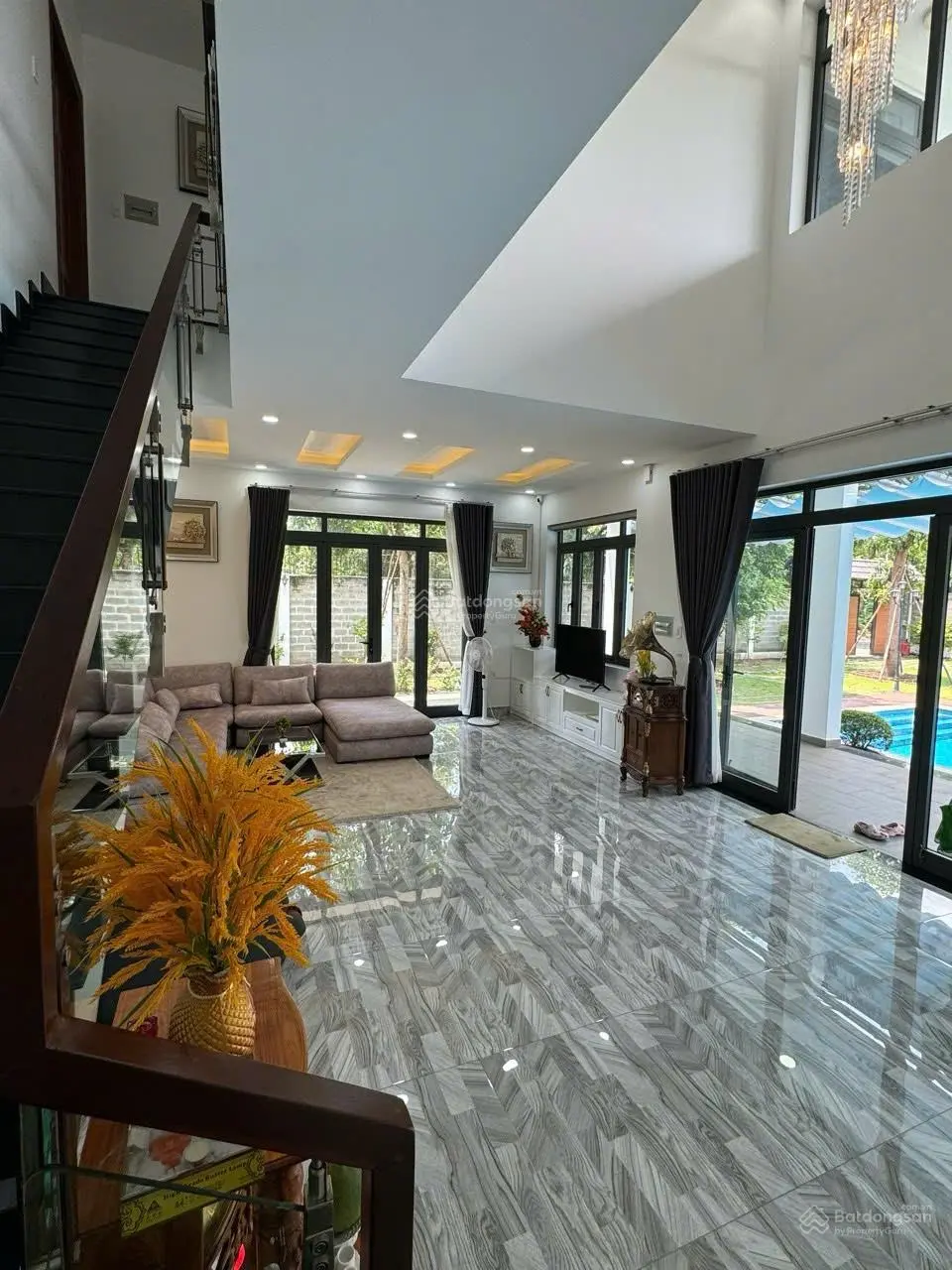 Biệt thư sân vườn nghỉ dưỡng Hóc Môn, hồ bơi, DT 35mx25m, đường 10m, diện tích 875m2, 5PN 6WC