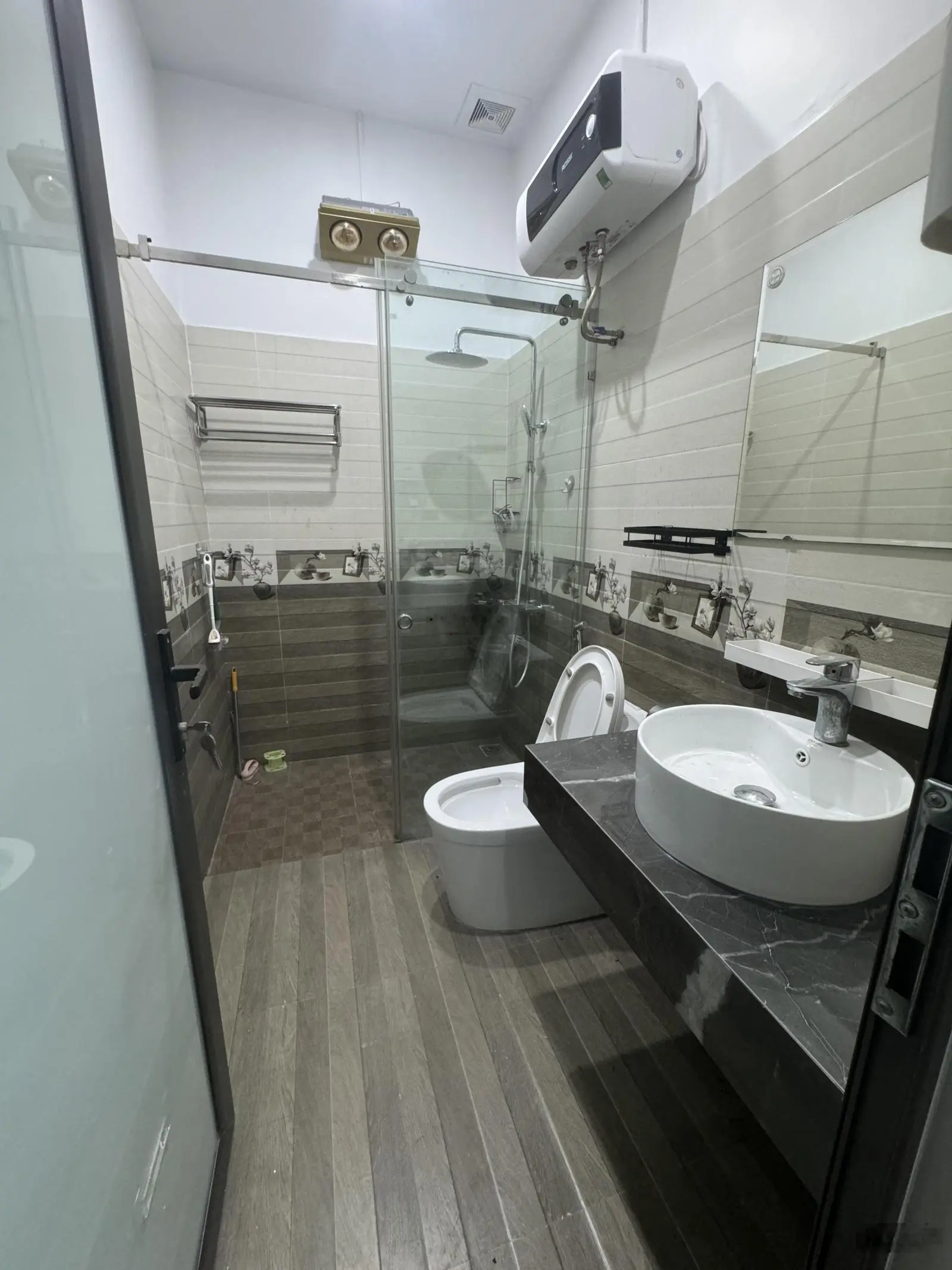 Chính chủ cần bán nhà 4 tầng Lực Hành, Hải An ô tô vào nhà DT: 65,6 m2 (ngang 4m) nở hậu