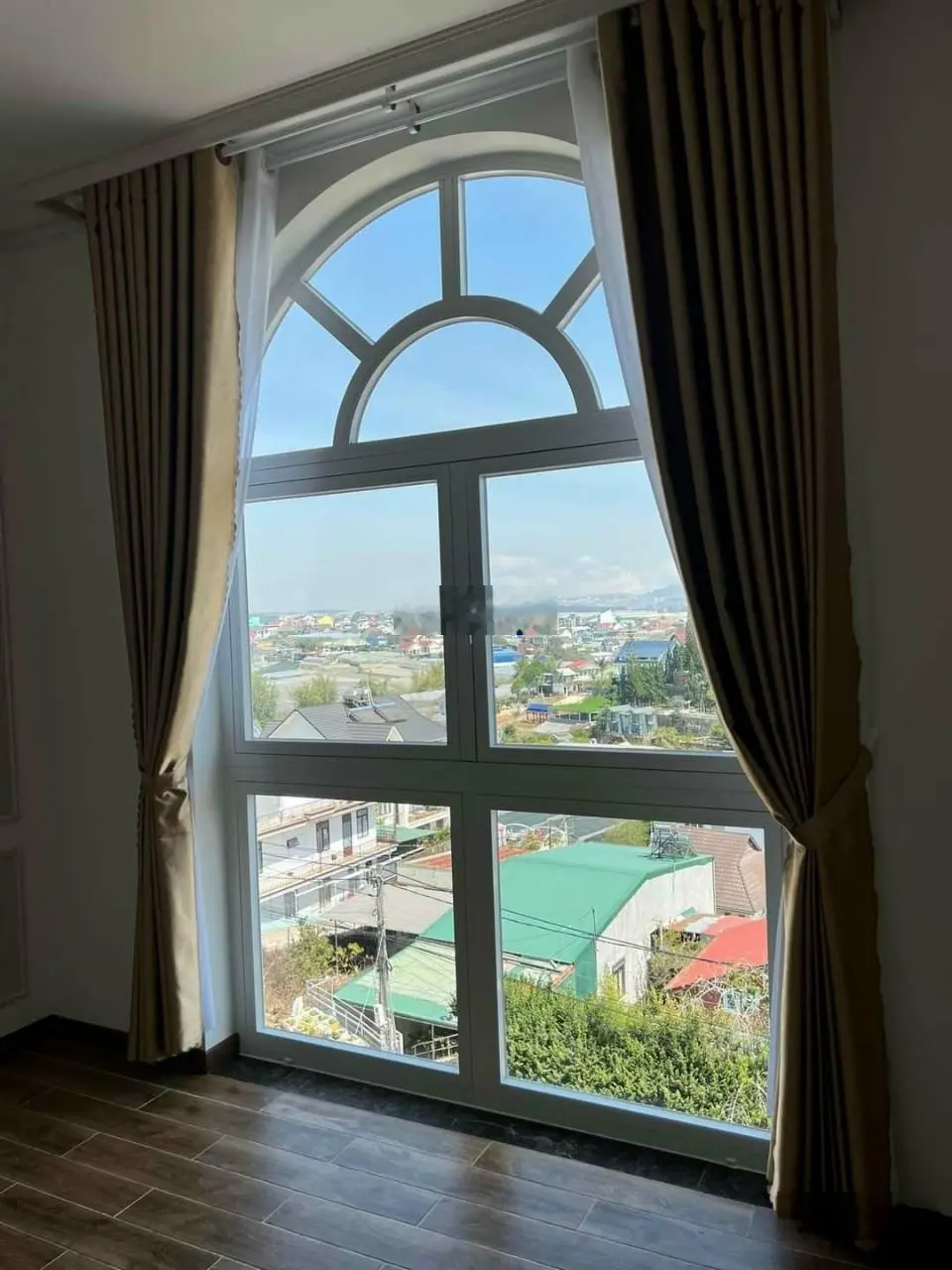Bán biệt thự mới mặt tiền Trần Quang Khải, P. 08, TP Đà Lạt. DT: 306m2. Giá: 29,5 tỷ.LH: 0908 748 ***
