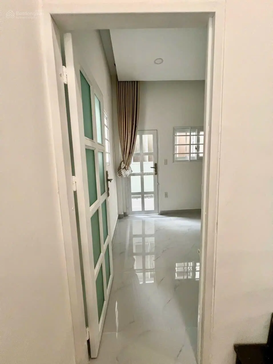 Hot! Thông Tin Thật 100%. Giá 2 tỷ 950tr, 1 tr 1 lầu, SHR, Nhà Mới Hẻm 1 Sẹc Đường Cô Giang Q1.