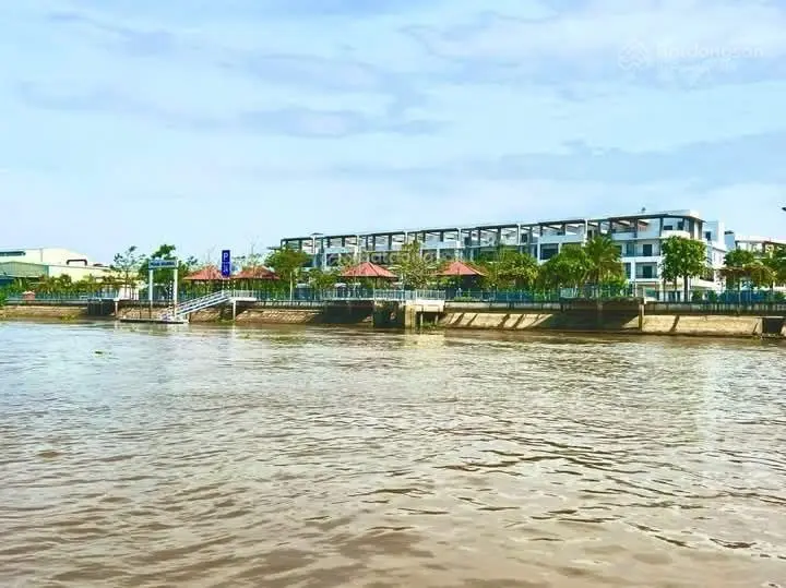 Chủ ngộp bán gấp căn nhà đã hoàn thiện hoàn công view sông Vàm Cỏ cực rê