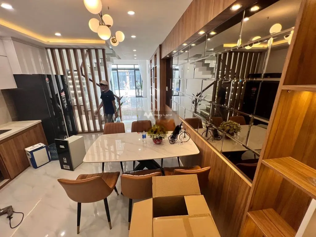 Gấp bán! Nhà đẹp ở ngay Phan Xích Long Phú Nhuận 72m2 chỉ 6,48tỷ