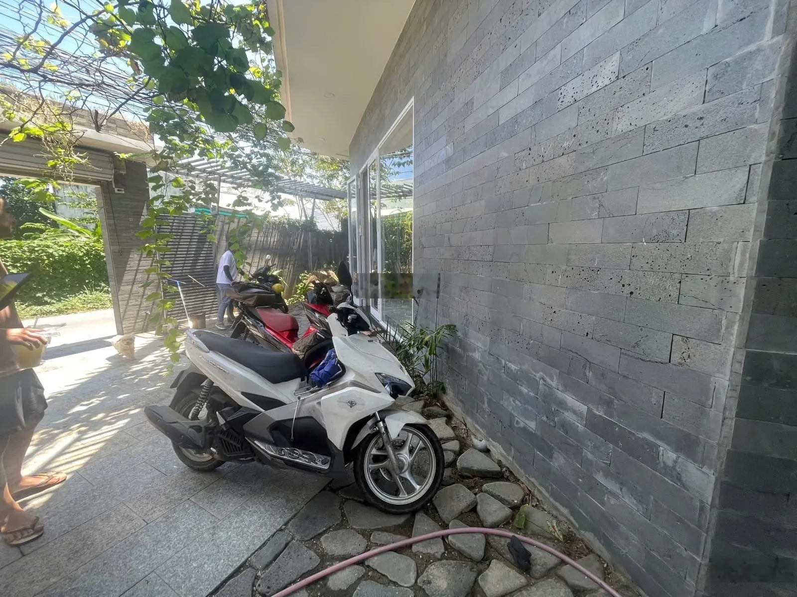 Chủ cần bán biệt thự mini ở Vĩnh Hiệp ở gần đường d30 đặc biệt có hồ bơi cách biển 7km tới bãi tắm