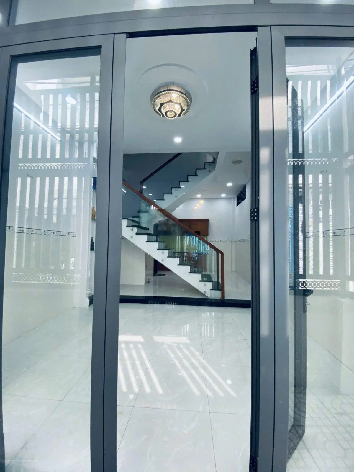 Ngộp khu Bàu Cát - Trường Chinh - HXH 6m tránh - 5x10m2 - 3 tầng mới BTCT