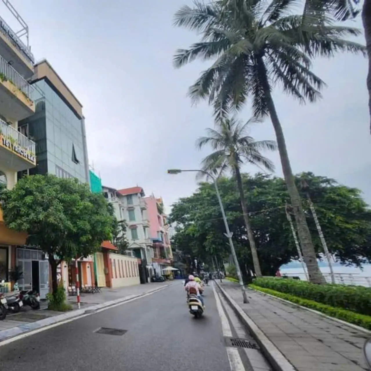 Bán nhà mặt phố Trích Sài, VIEW Hồ Tây, Giá 78 tỷ, DT 91.4m2, 5 tầng thang máy, dòng tiền 1 tỷ/năm