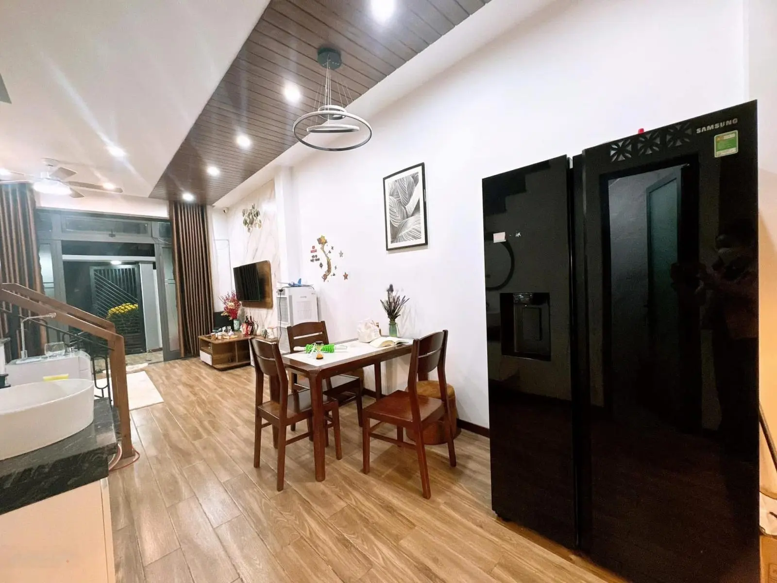 Nhà 2mê rưỡi kiệt 62/12/2 Nguyễn Huy Tưởng Vị trí : cách đường chính 30m,