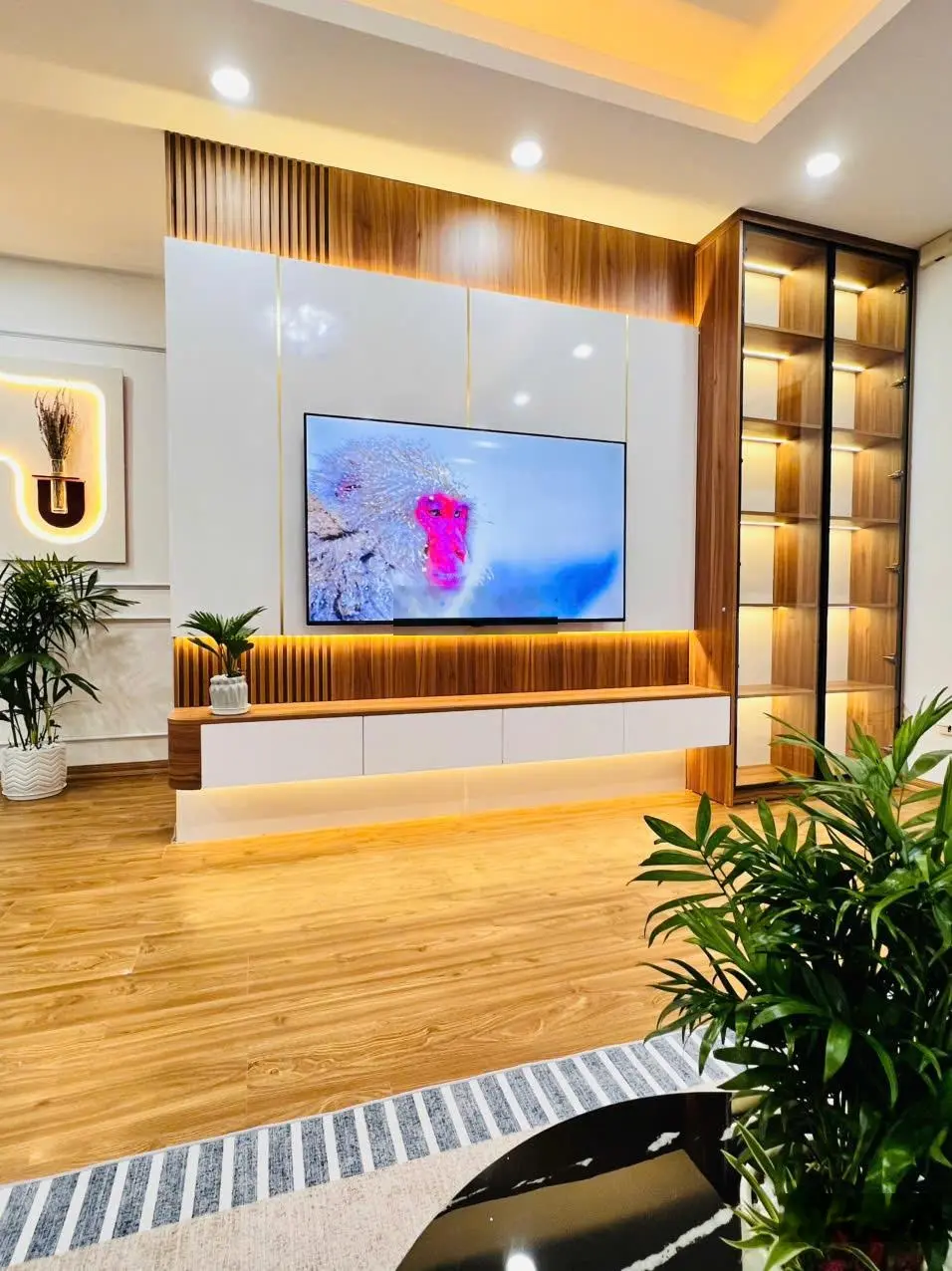 Cần bán căn hộ 3 phòng ngủ giá ~5,5 tỷ tại The Garden Hills 99 Trần Bình