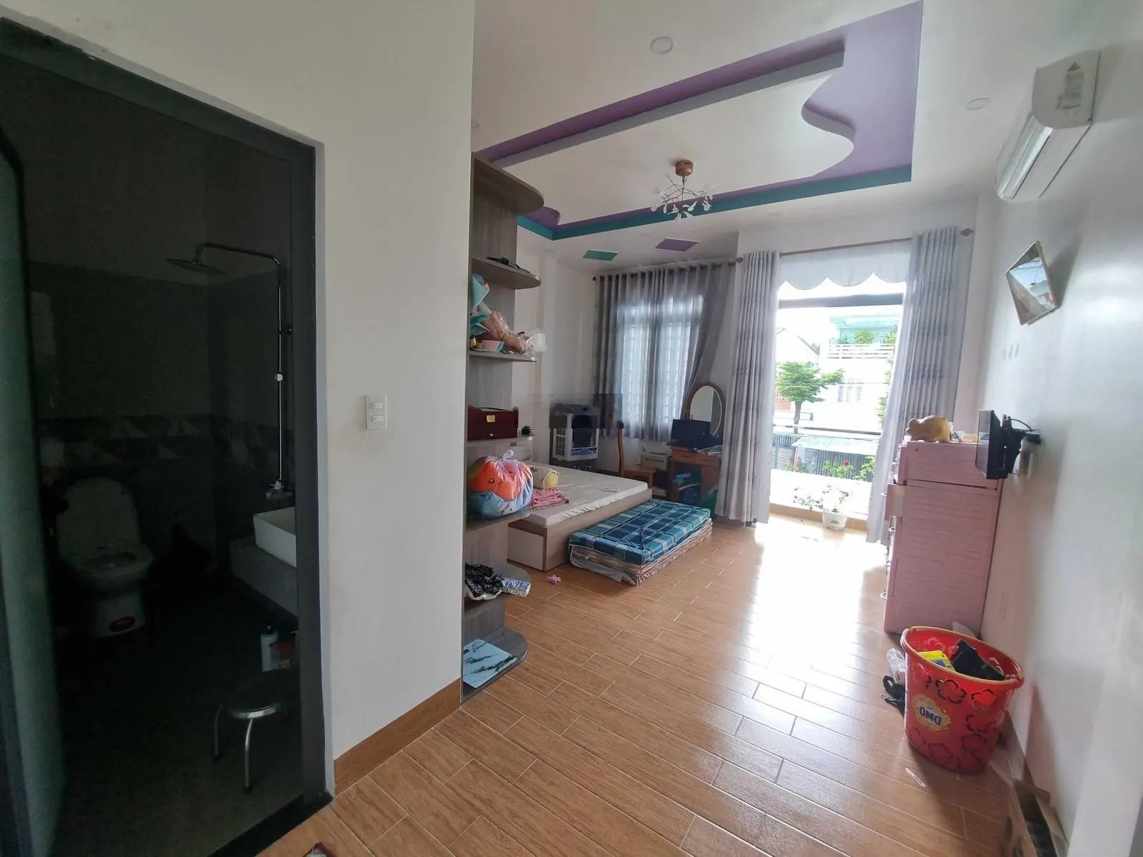 Nhà 1 trệt, 2 lầu sân ô tô Thuận Giao 4,7 tỷ, LH 0909 036 ***