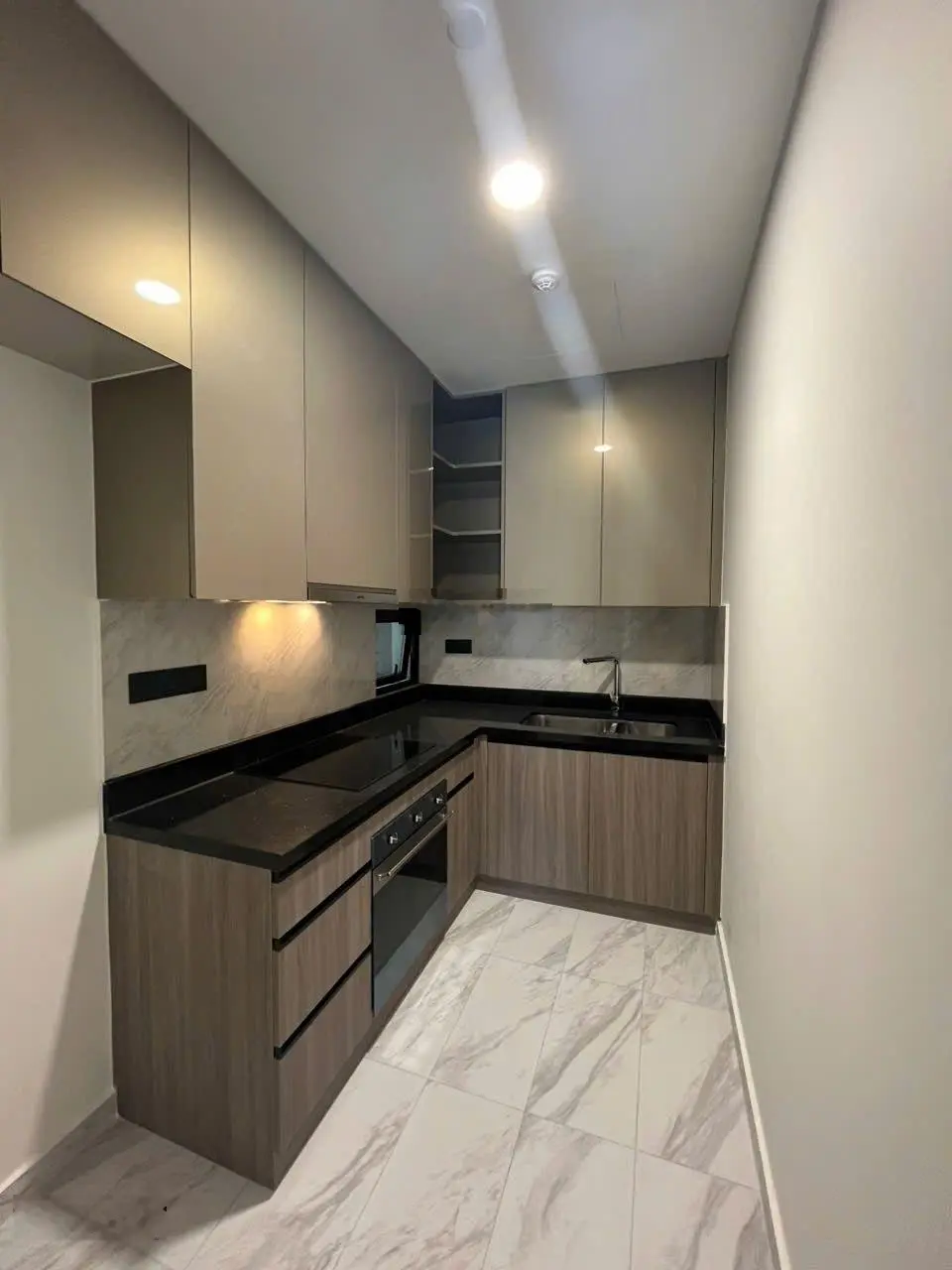 Bán căn hộ 2pn+ 92.9m2 - view lôttle & hồ tây, nội thất cao cấp - tiện ích đẳng cấp