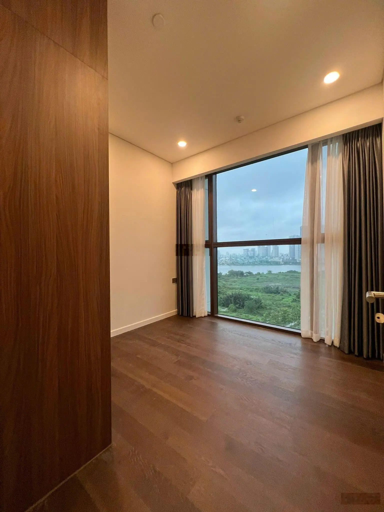 Bán 3 phòng ngủ The Galleria Metropole suất SPA 28 tỷ all in view sông trực diện đầy đủ nội thất