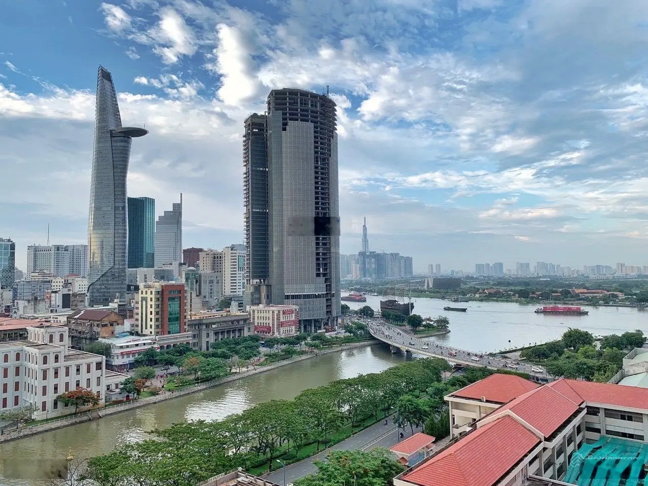 Cần bán lỗ căn góc Saigon Royal 115m2 quận 4 nhà đẹp view Thủ Thiêm. LH: 0909 024 ***
