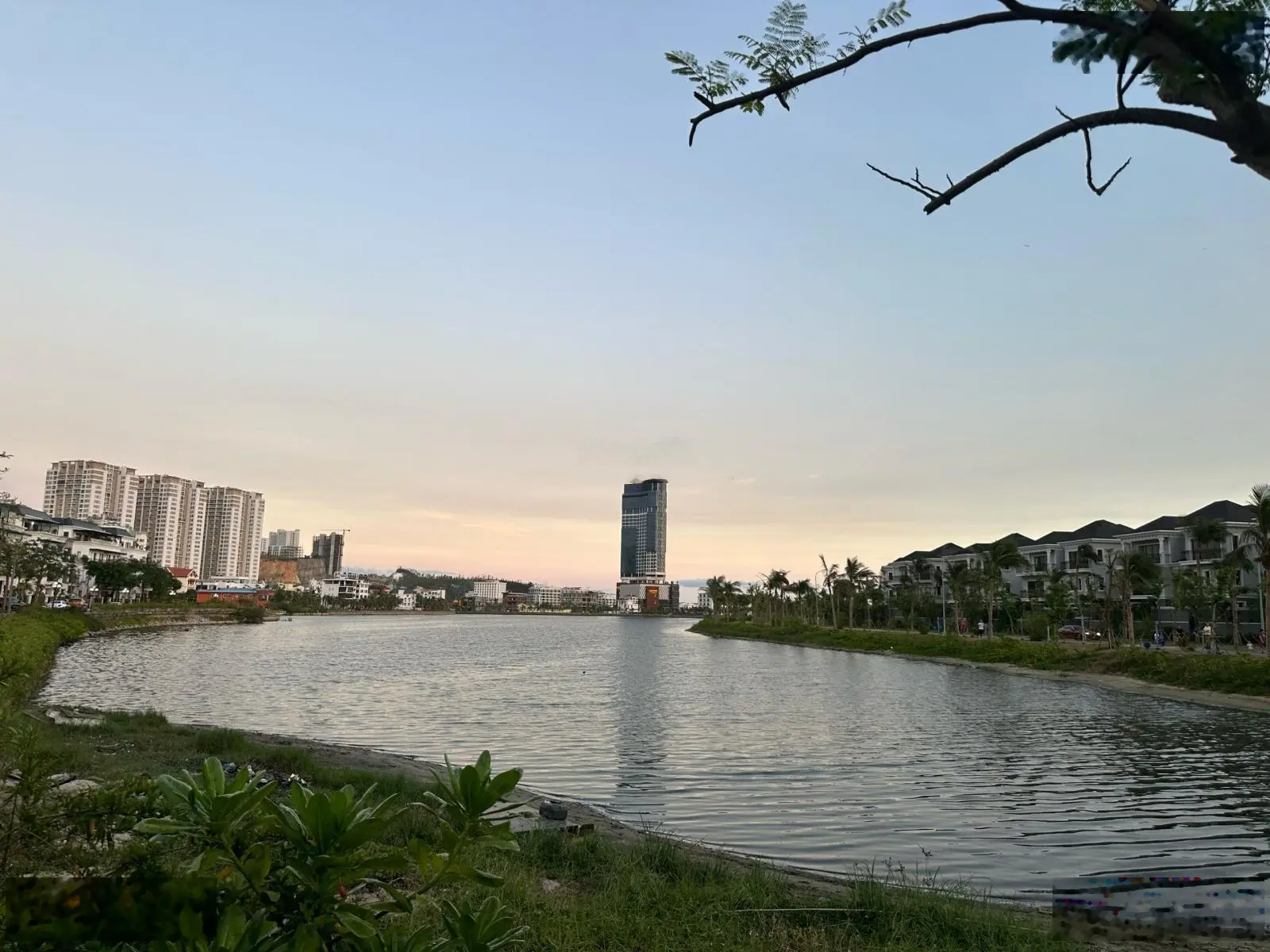 Bán biệt thự đơn lập View hồ 100% tại Bãi Cháy Hạ Long