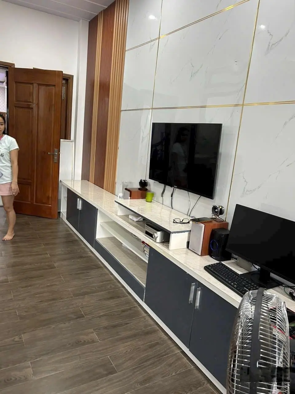 Cần bán gấp căn nhà 3 tầng đối diện công viên mặt tiền đường Nguyễn Suý sát Trưng Nữ Vương