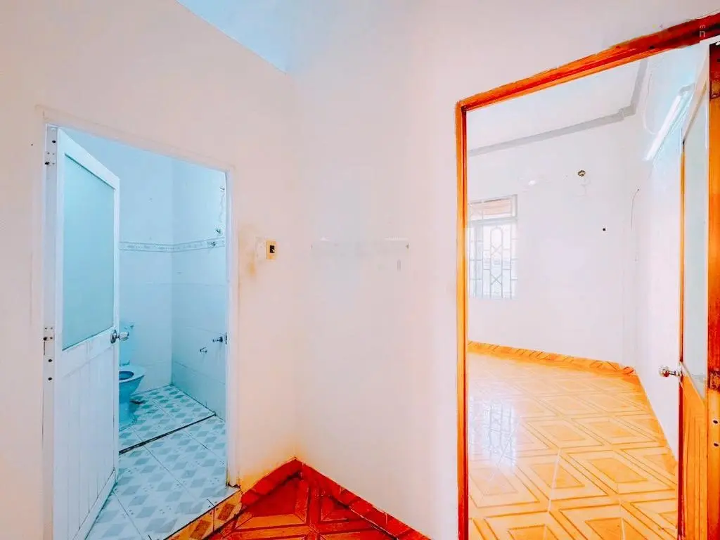 Nhà 2 tầng hẻm oto trung tâm Quận 7 - cách Phú Mỹ Hưng 300m