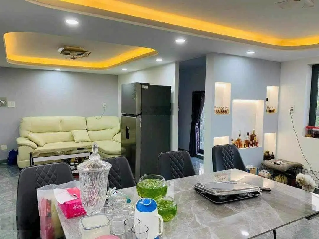 Nhà đang cho thuê 9.2 triệu. Kết cấu 1 trệt 1 lầu nằm gần bệnh viện Lê Văn Thịnh, Tp Thủ Đức