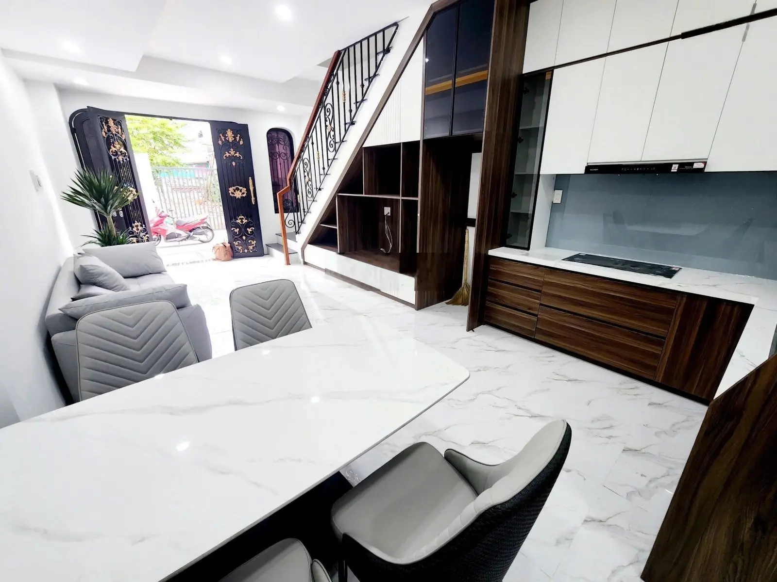 Bán nhà đẹp Hoàng Diệu cách biển Trần Phú Nha Trang 500m: 0332457686