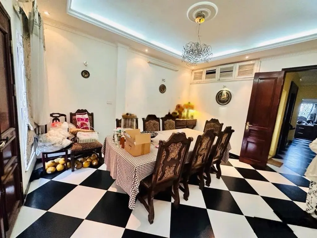 Nhà xây dựng tâm huyết, nội thất nhập khẩu, vị trí trung tâm khu vực đáng sống bậc nhất Hà Nội