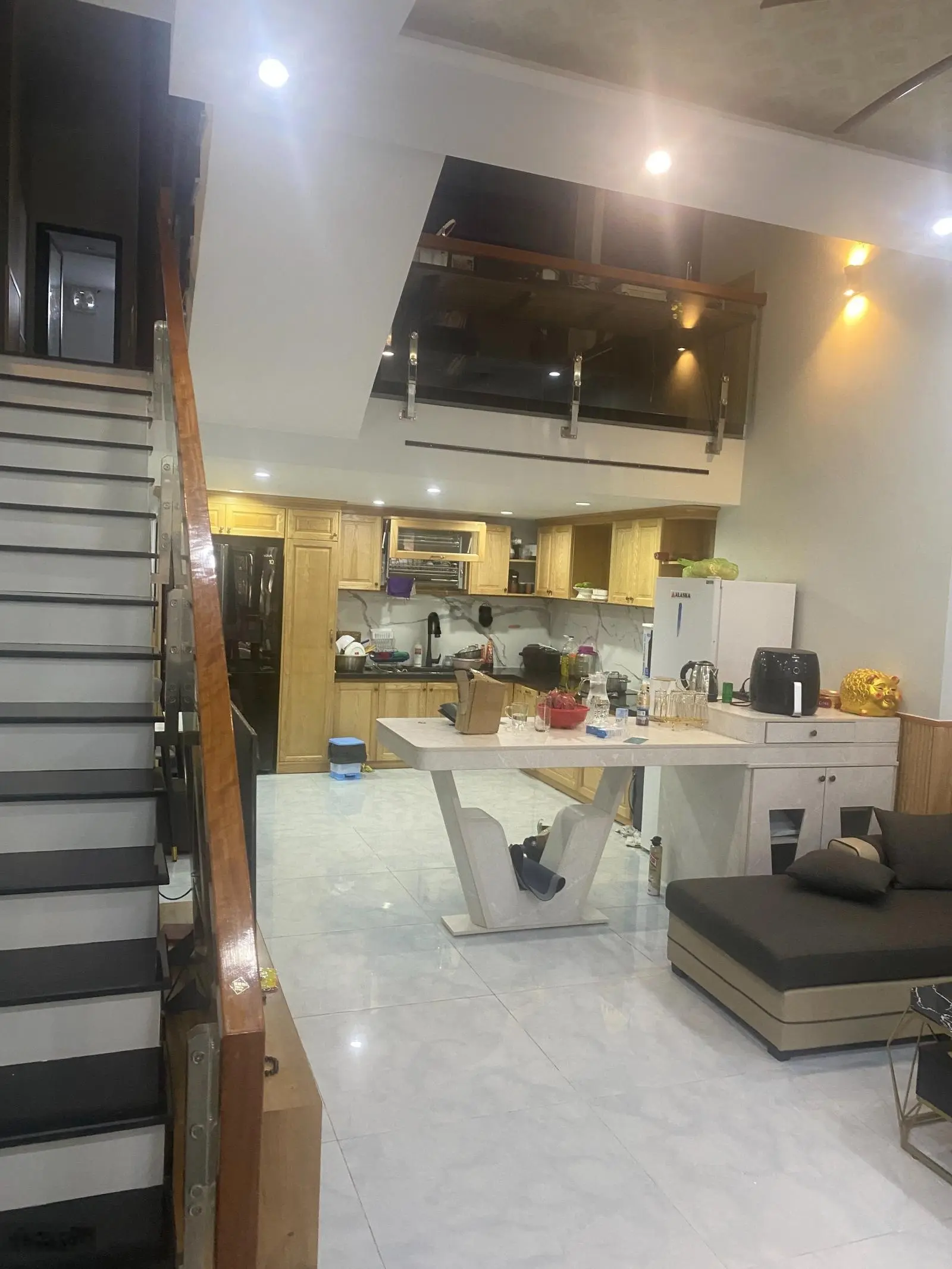 Mặt tiền 5m5 nhà đẹp 3 tầng diện tích 100m2 ngang 5m. Gần Hàn Thuyên gần Lê Thanh Nghị