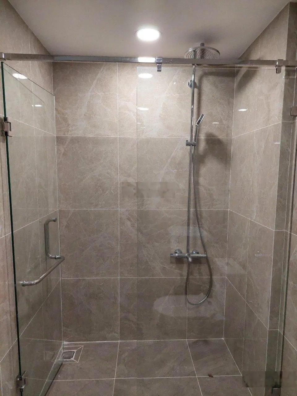 Bán căn hộ Park Legend, 2PN, 2WC, 72m2, nội thất cơ bản, giá: 4 tỷ 8, LH: 0908 435 ***
