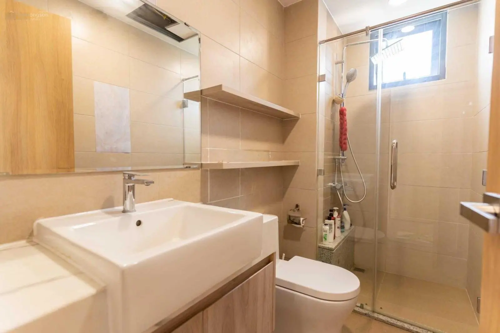 Bán gấp CHCC Sài Gòn Tower, Q. Tân Phú. DT 86m2, 3PN, 2WC, full nội thất. LH: 0903 318 ***