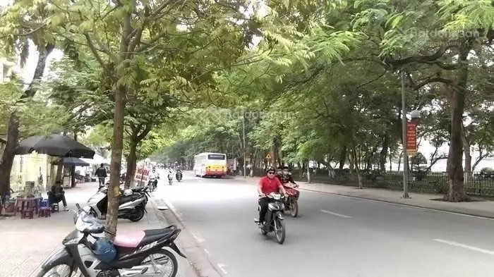 Siêu phẩm 118m2 Ngọc Lâm - Mặt tiền 8m có thể chia đôi - ô tô tránh, vỉa hè rộng
