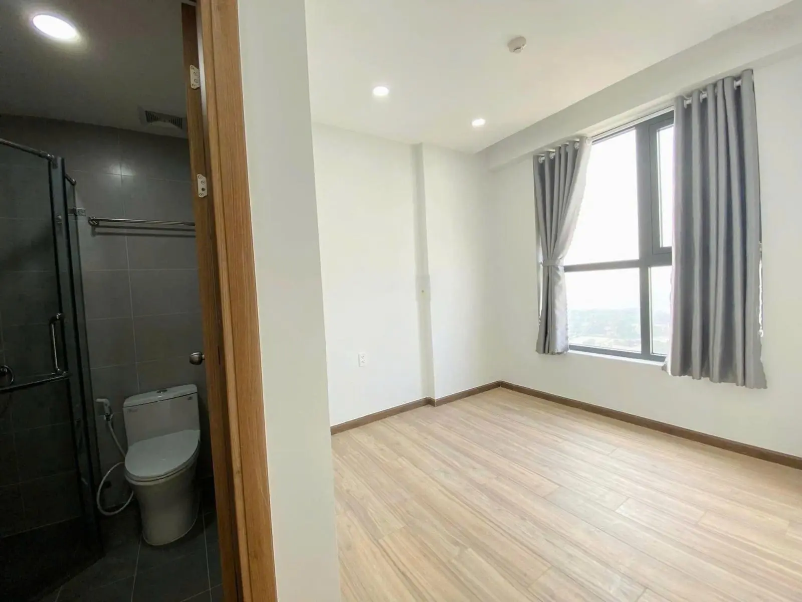 Chính Chủ Ngộp Ngân Hàng Cần Bán Lỗ Gấp 2PN-2WC Bcons Plaza, Giá 1,650 tỷ. Bán Nhanh Trong Tuần
