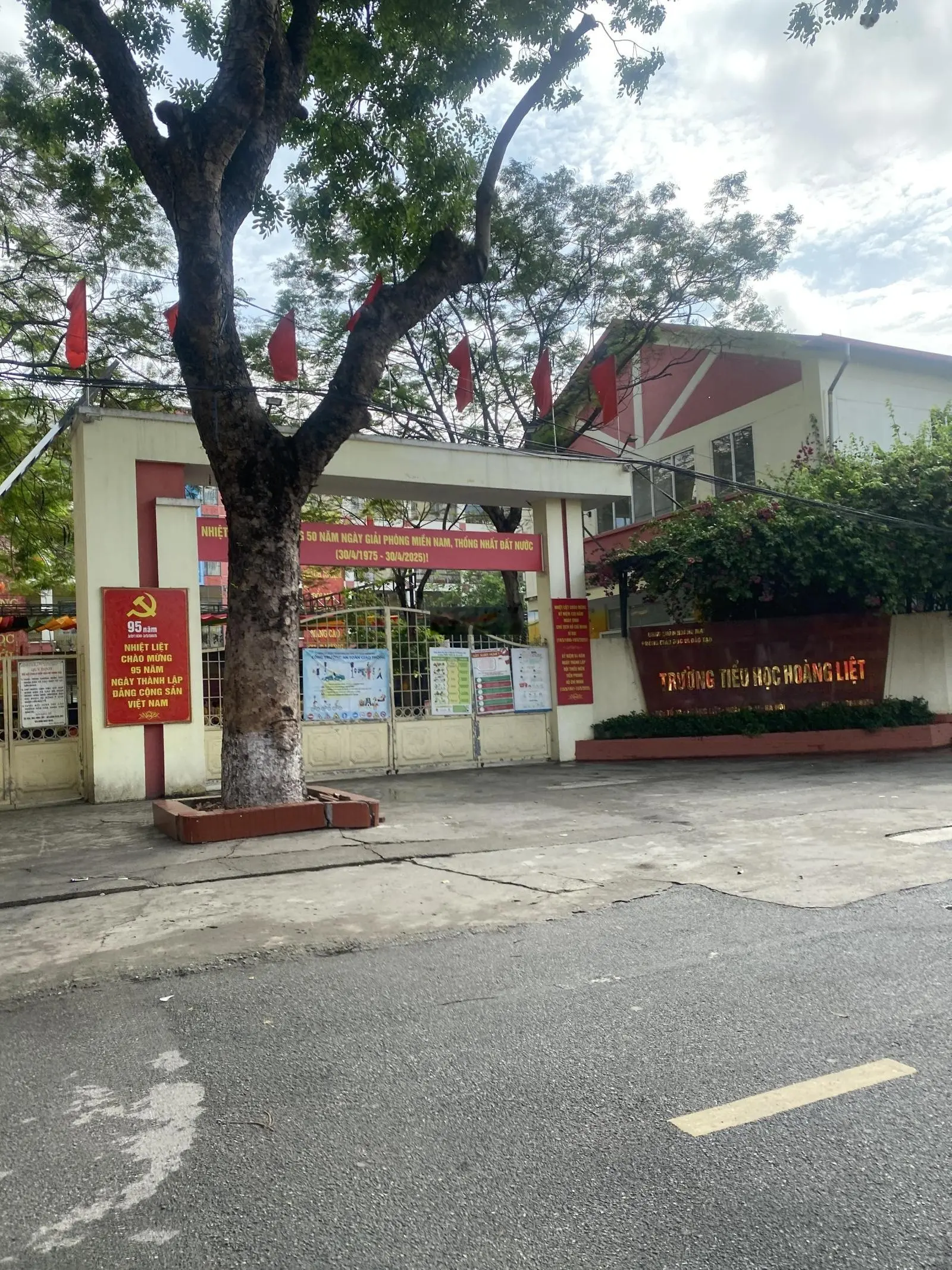 Siêu phẩm hoàng liệt - nhà đẹp view hồ - oto đỗ cửa - thang máy - mặt ngõ kinh doanh 50m 12.5 tỷ
