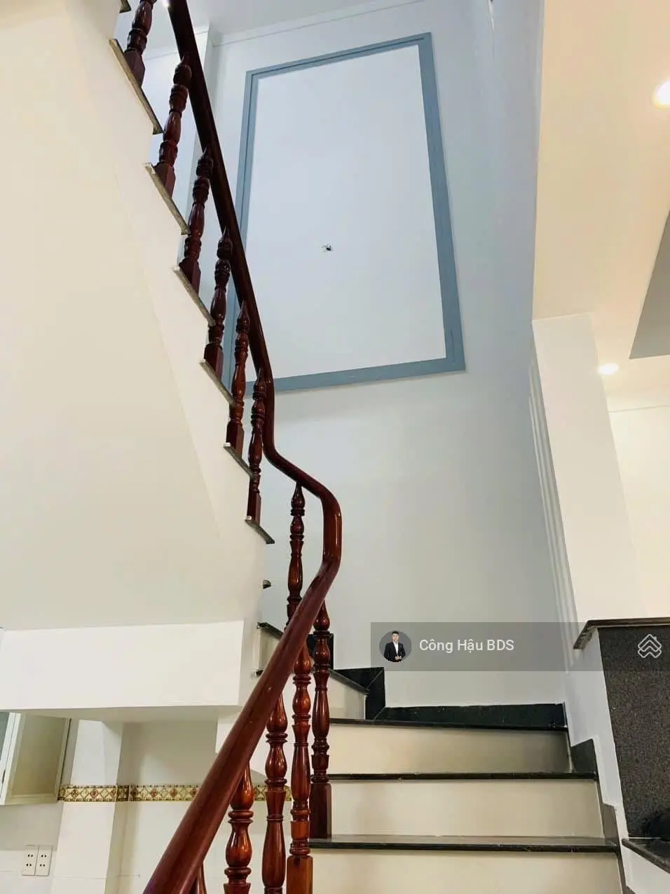 Nhà Trệt Lầu ngay TTHC Tp. Dĩ An. Đường Ngô Văn Sở. DT: 72M2. Gồm 3 PN- 2 WC. Giá: 3.45 Tỷ TL