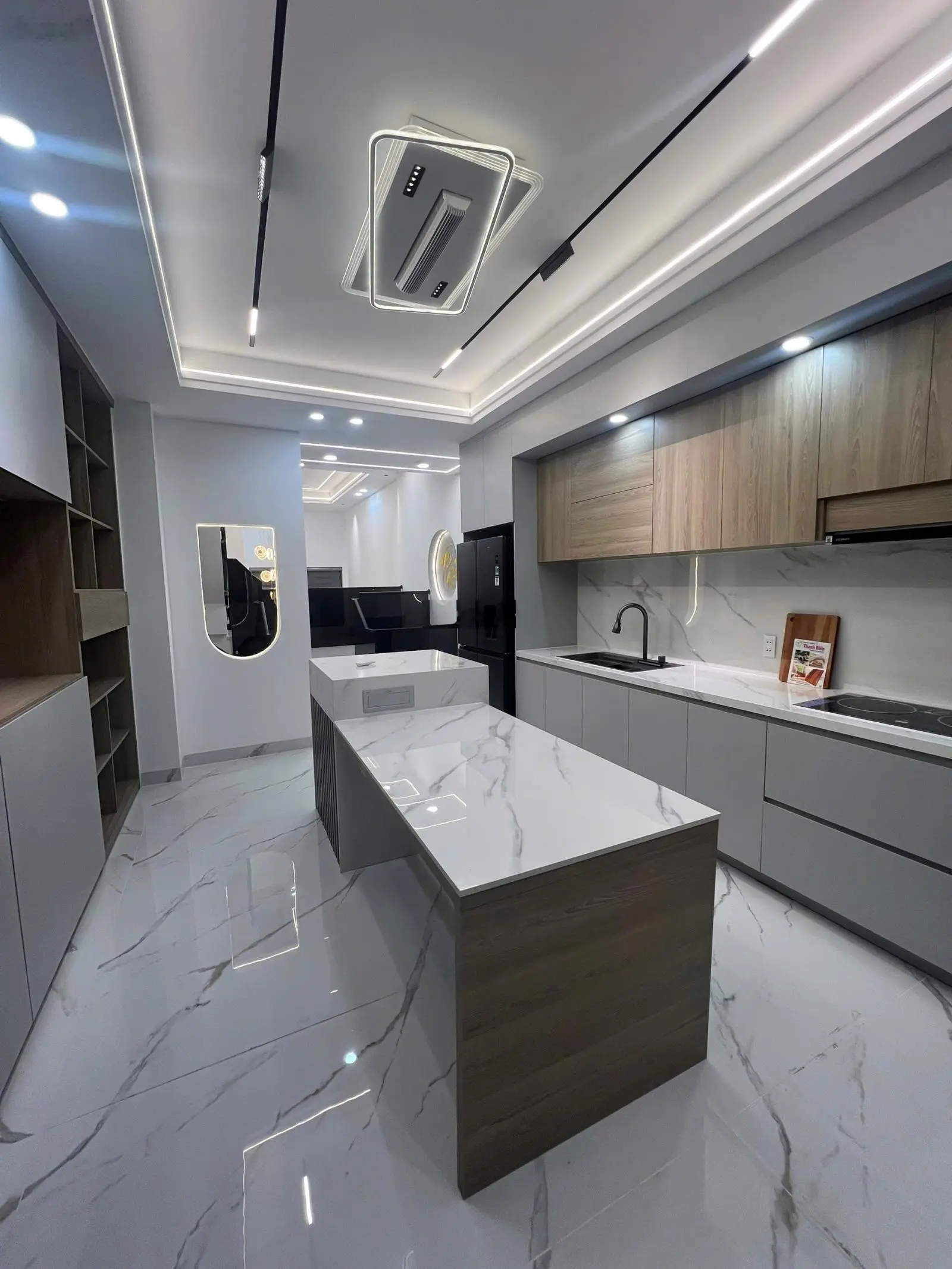 Bán nhà Phạm Đăng Giảng thiết kế sang trọng - 67m2 - nhà 5 tầng - hẻm 8m sát mặt tiền-chỉ 6tỉ490tr