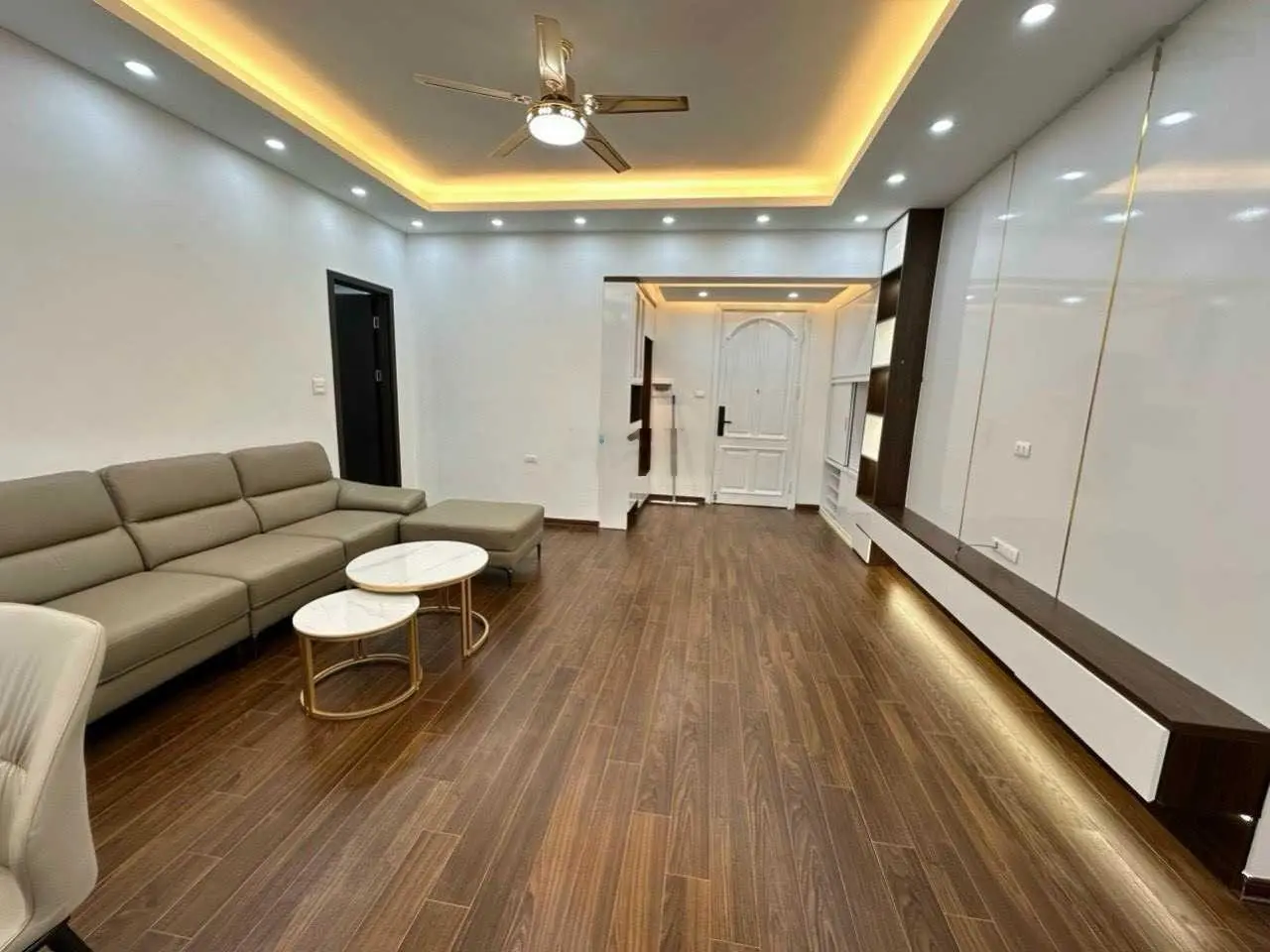 Bán CH 123.1m2 3pn - giá 8.3 tỷ - tòa Golden Palm - Lê Văn Lương, P Nhân Chính, Q. Thanh Xuân