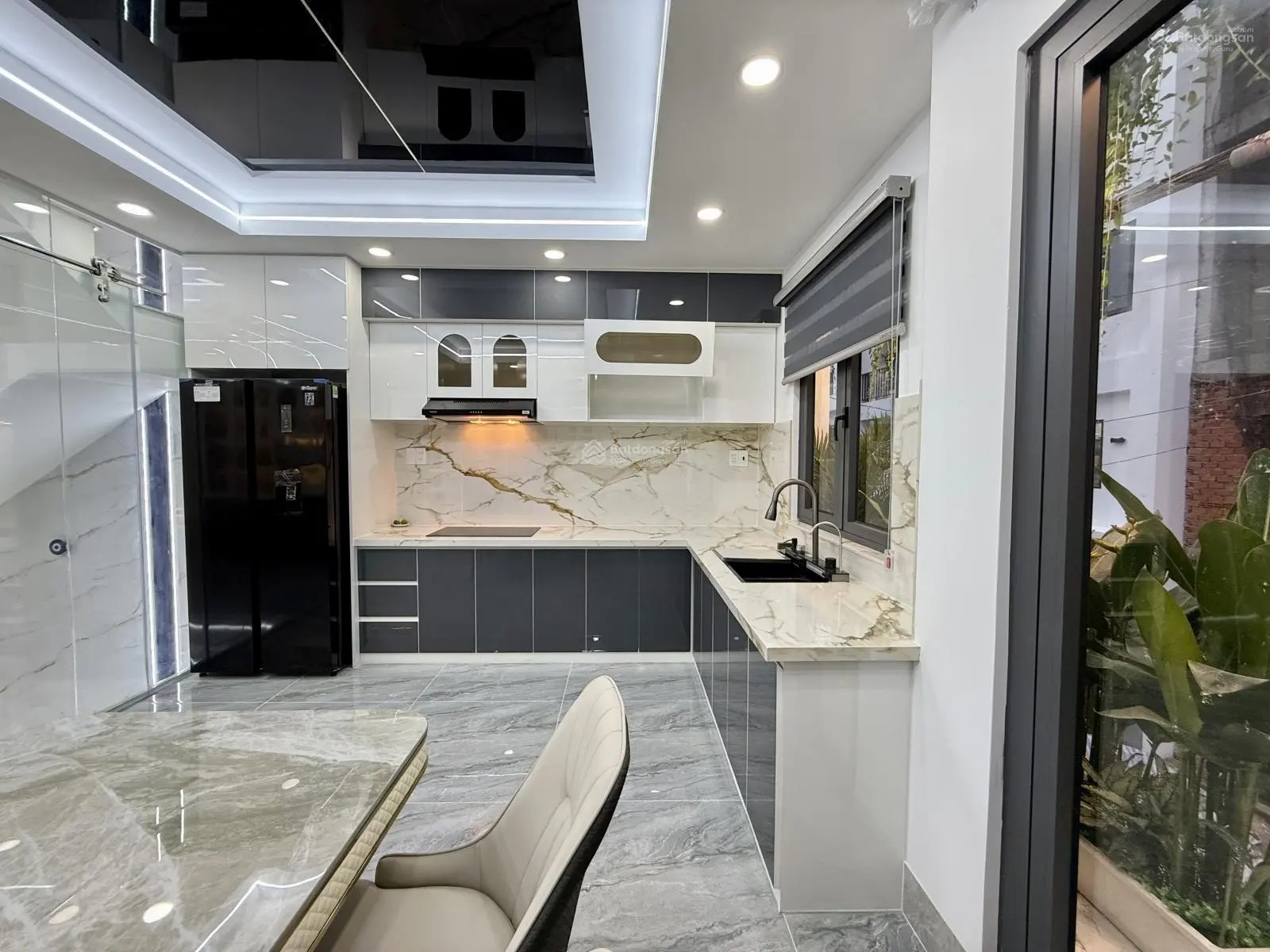 Nhà đường thông Nguyễn Ảnh Thủ, Ngay ngã 3 Đông Quang, DT:4,5x14M, Lửng, 3 Lầu, 4PN, 5VS,Gara ô tô,